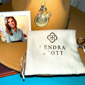 EUC Kendra Scott Aquarius Necklace in Gold